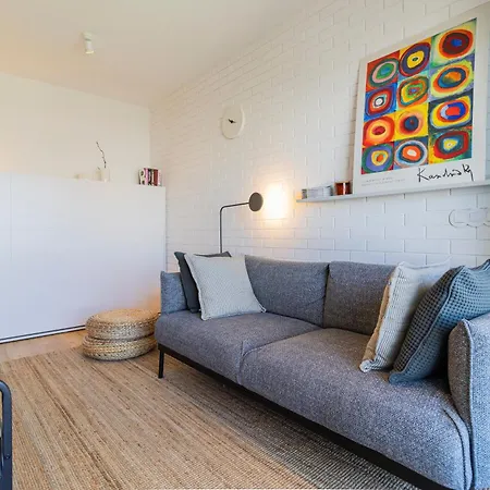 S1405 - Practical And Modern - Ac, Balcony And Parking