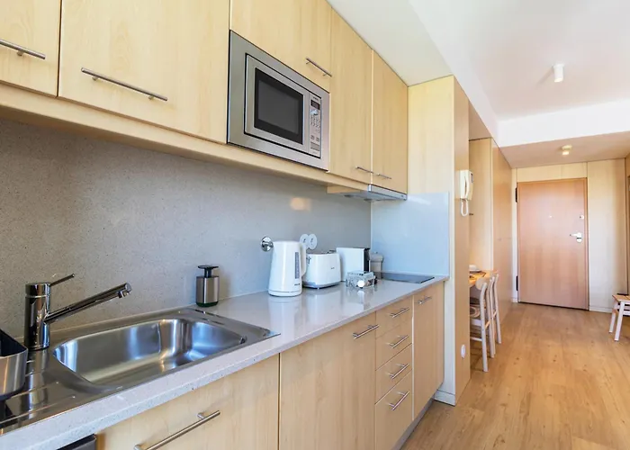 S1405 - Practical And Modern - Ac, Balcony And Parking