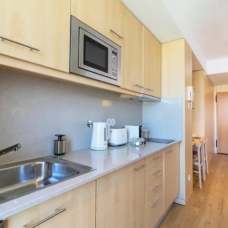 S1405 - Practical And Modern - Ac, Balcony And Parking