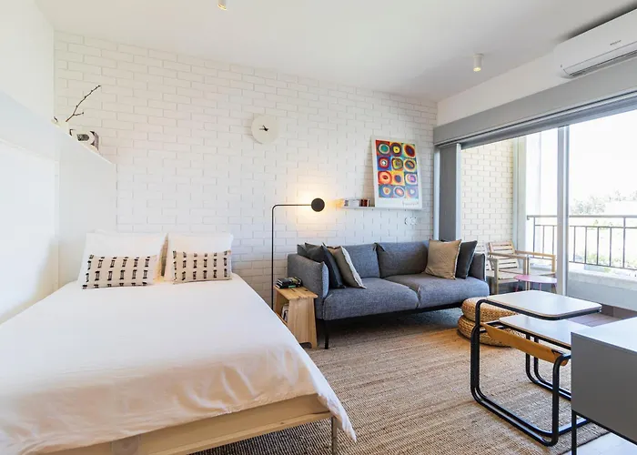 S1405 - Practical And Modern - Ac, Balcony And Parking