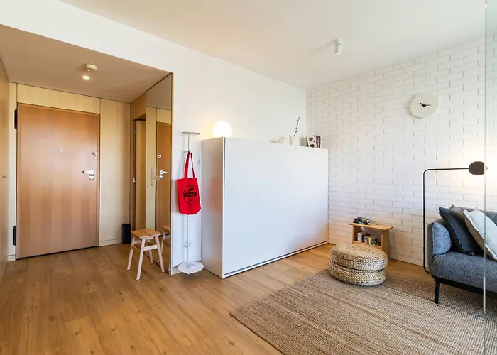 S1405 - Practical And Modern - Ac, Balcony And Parking アパート ポルト