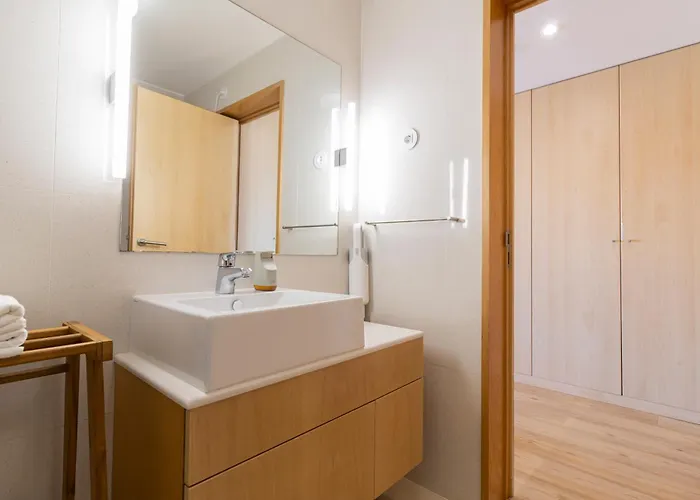 S1405 - Practical And Modern - Ac, Balcony And Parking * Porto