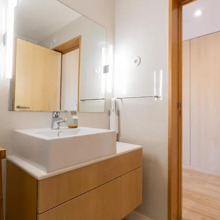 S1405 - Practical And Modern - Ac, Balcony And Parking * Oporto